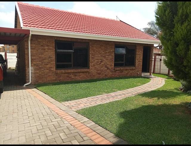 2 BEDROOM HOUSE FOR SALE IN GREENHILLS EXT 3